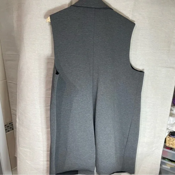 Reitmans Gray Sleeveless Vest - Picture 4 of 4